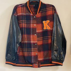 NWOT SHEIN CURVE New flannel & faux leather Varsity jacket, has pockets. size3XL